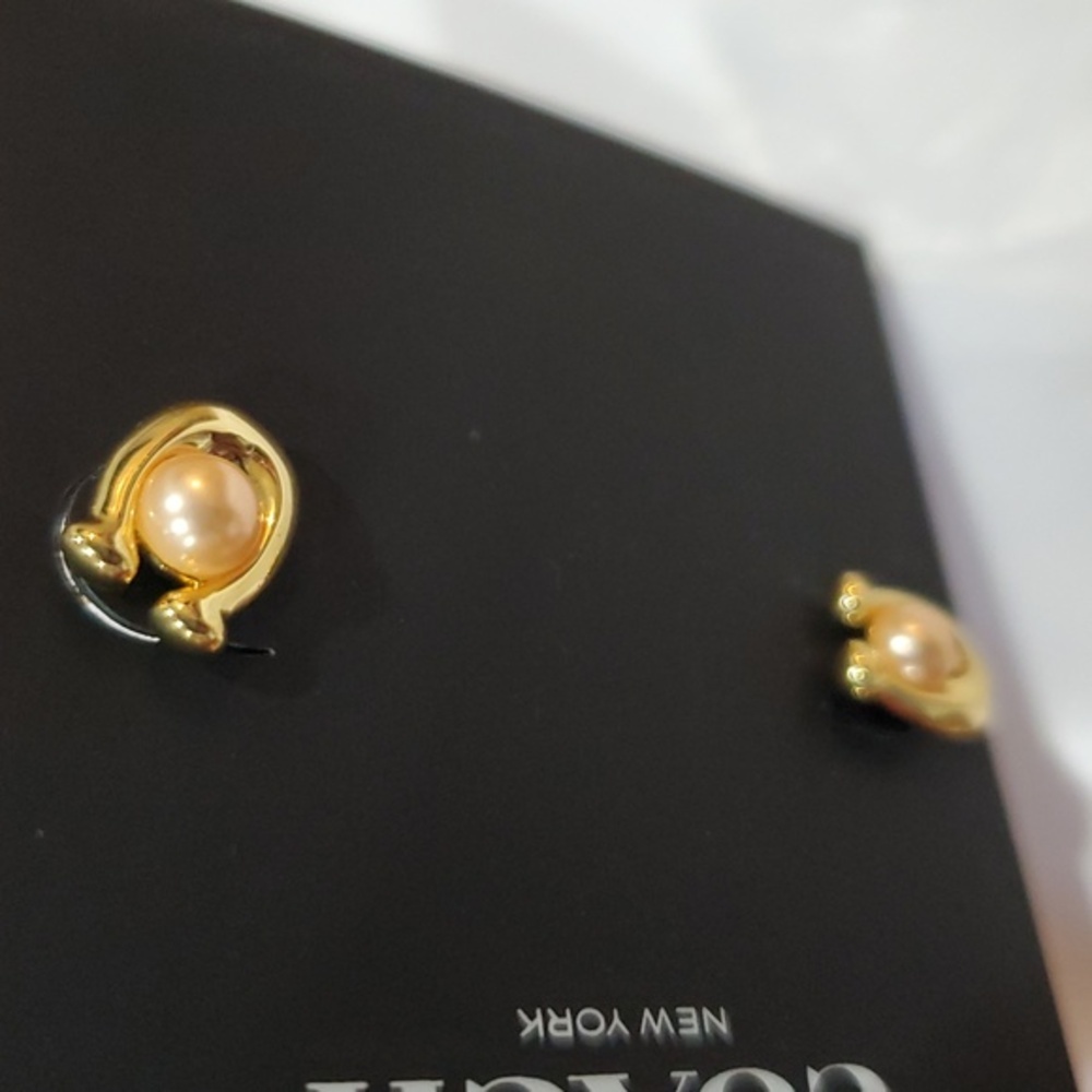 Coach monogram coach C logo pink pearl stud earrings‎ new - Picture 7 of 8